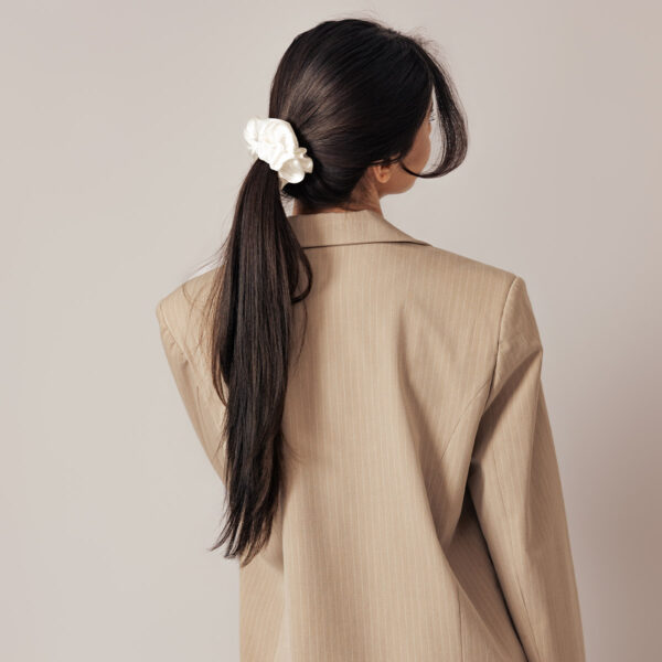 Silkescrunchie fluffy Hvit