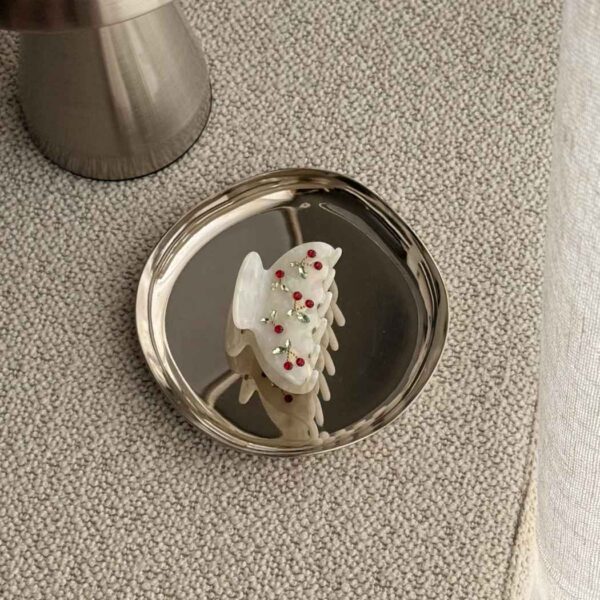 söt liten hårklype hvit